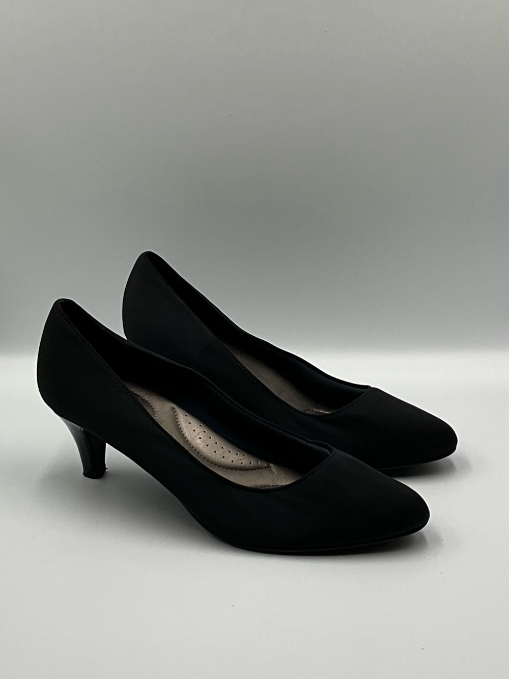 Coach and Four Pumps Size 11 Black Mid Heel Classic Pumps